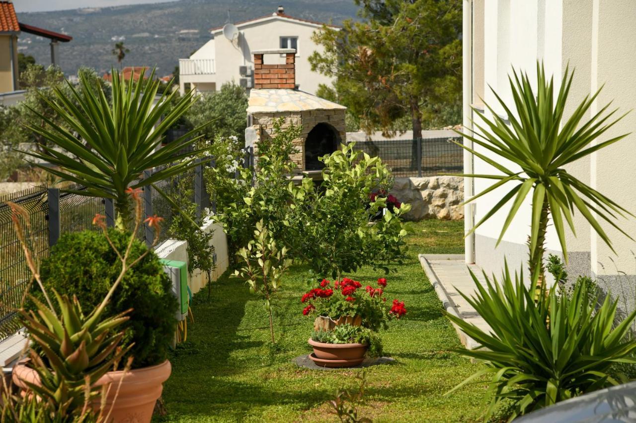Holiday Home Mb Ražanj Kültér fotó